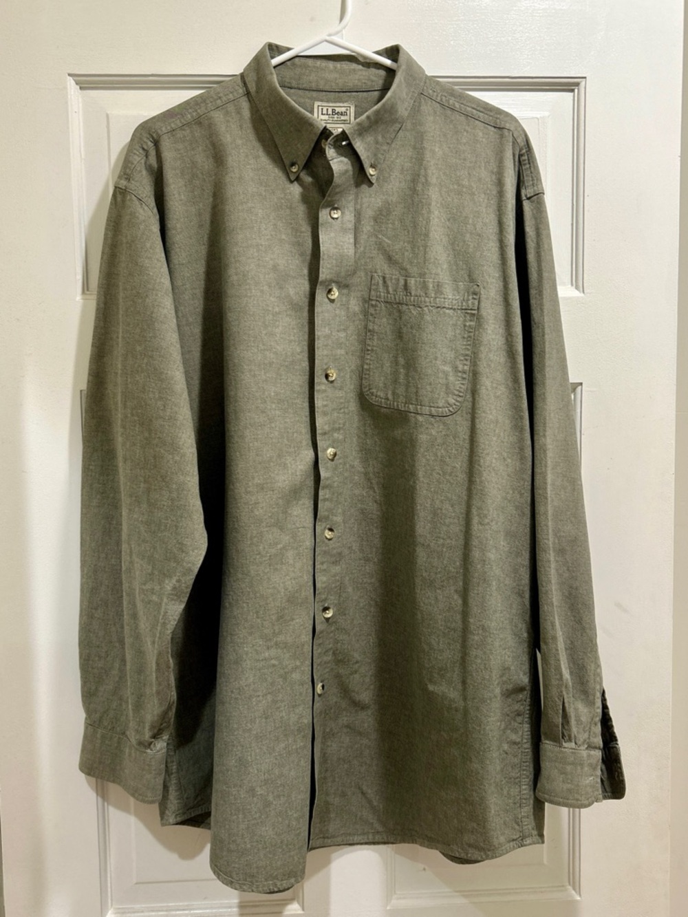 L.L. Bean Men's Button-Down Shirt solid green/sage hue large/tall
